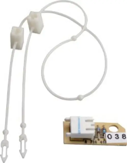 Bosch Gasumbausatz bestehend aus einer Leiterplatine mit Stecker und zwei Verbindungskabeln zur Umrüstung von Gasgeräten.